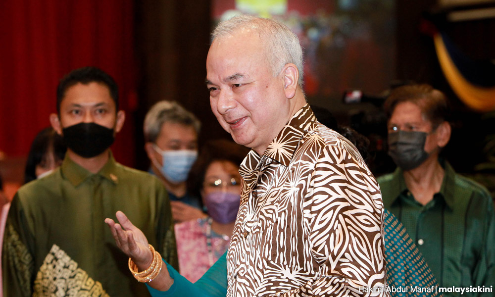 Wanita ditahan cuba serang Sultan Nazrin di sambutan Hari Kebangsaan