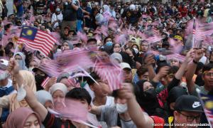 SNAPSHOT | Thousands throng Putrajaya for Merdeka parade; Nepal teacher lauded for saving 900 pupils