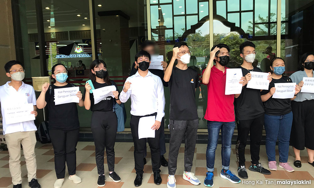 学生组织呈备忘录，促高教部命大学立规反性骚