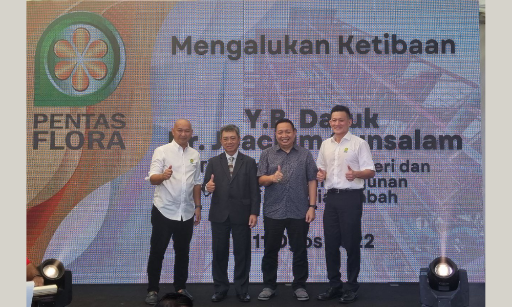 Pentas Flora welcomes the Deputy Chief Minister of Sabah and other delegates to its plant in Banting.