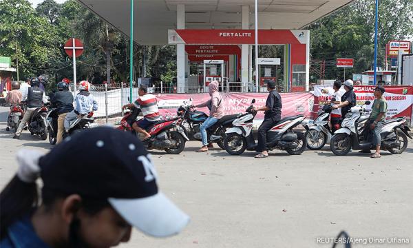 Pertamina naikkan harga bahan api tanpa subsidi