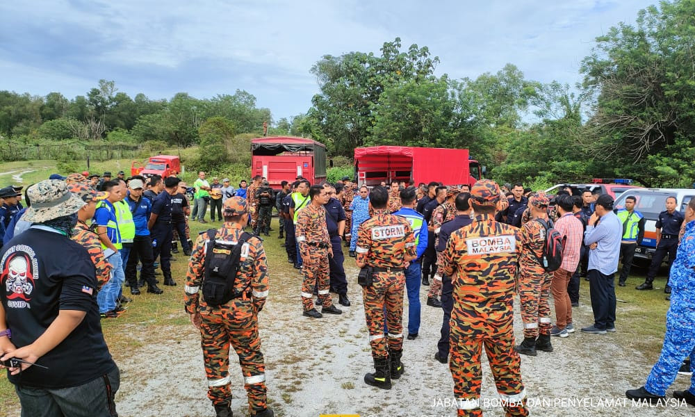 Search for missing helicopter to resume today - police