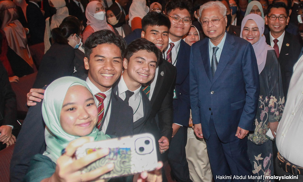 Petronas increasing allowances for student sponsorship - PM