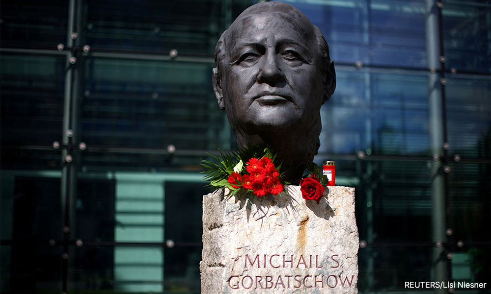 Russia to bury Gorbachev, darling of the West, with a shrug