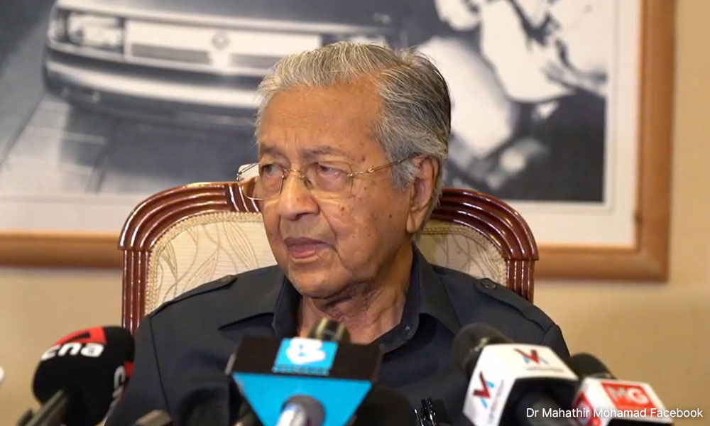 Do I look senile to you, Dr M asks over calls to quit politics
