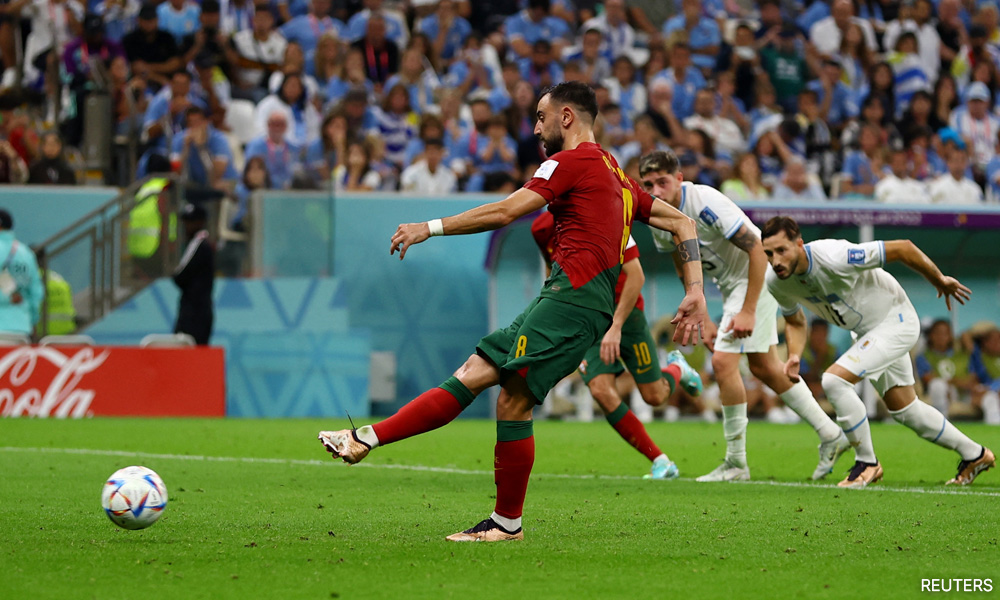 Fernandes double fires perfect Portugal through to last 16
