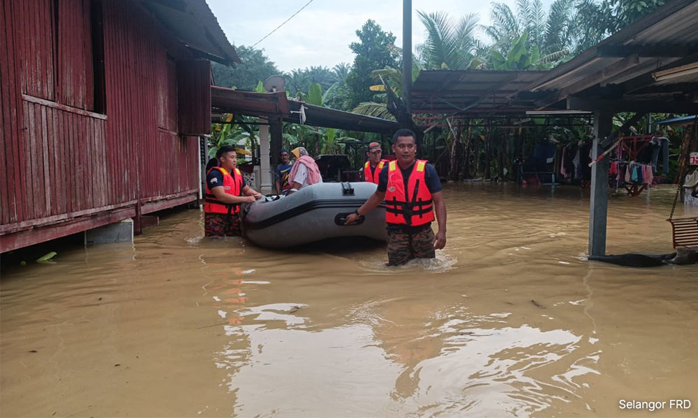 Flash floods in Shah Alam, Klang following downpour - 'Malaysiakini ...