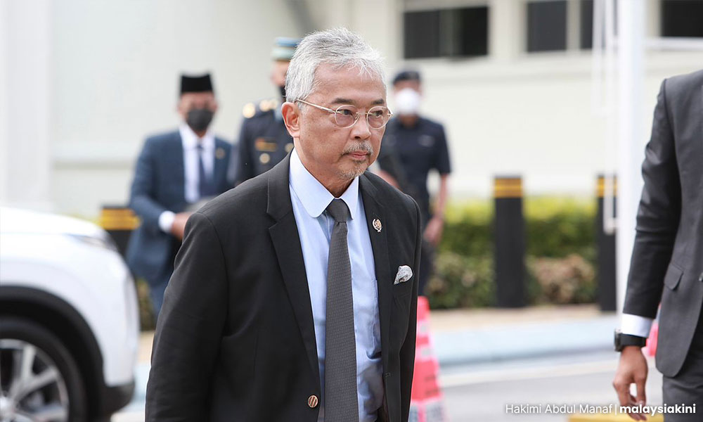 元首召见国阵议员明入宫，以裁定谁当首相