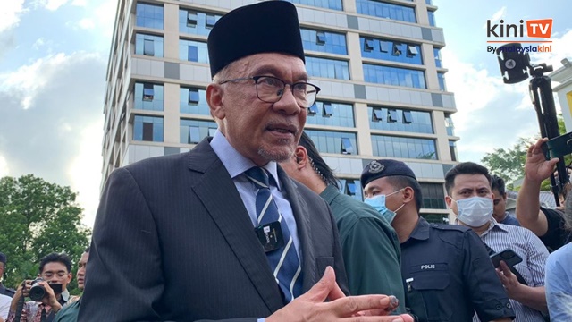 LIVE: Sidang media PM ke-10 Anwar Ibrahim selepas angkat sumpah