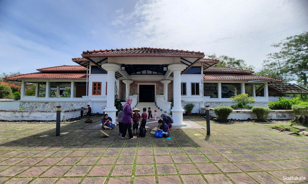 Suatukala invites you to wedding banquet - retelling a Langkawi tale