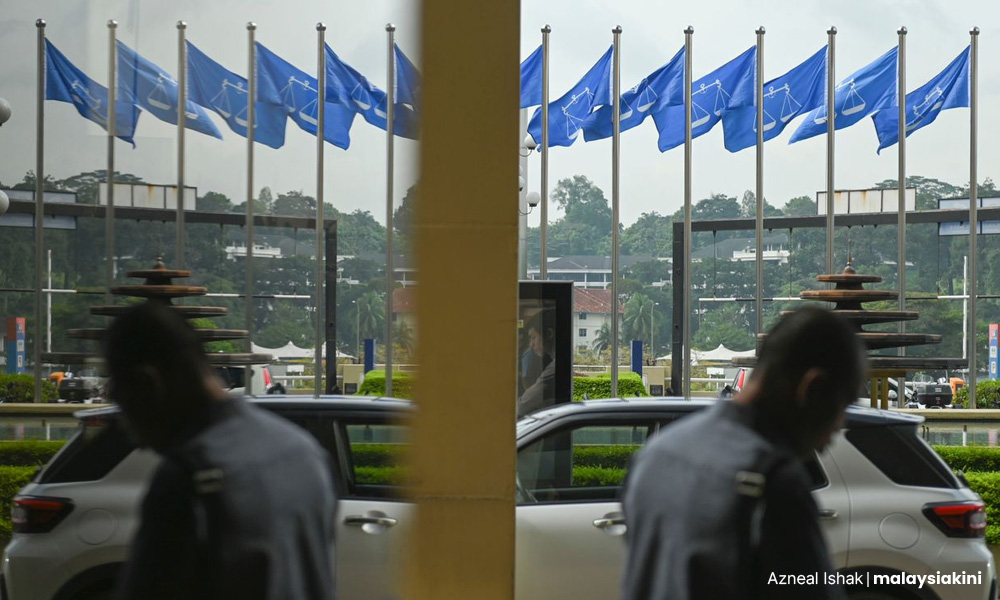 ULASAN | Perhimpunan Umno yang 'lain dari biasa'