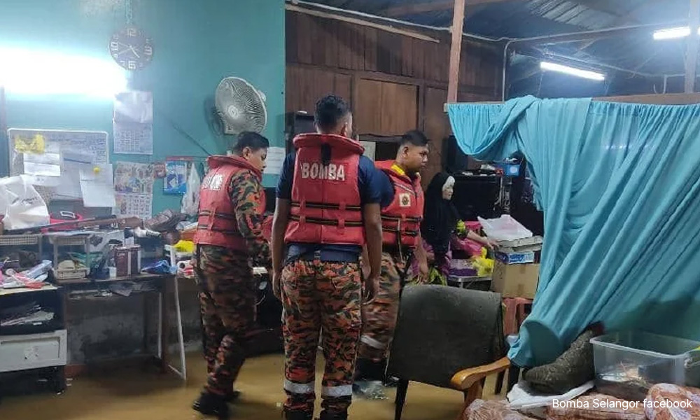 Family of 7 evacuated after Tanjong Karang flood