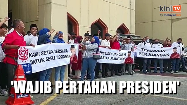 ‘Lawan tetap lawan’ - Ahli Umno berhimpun sokong Zahid