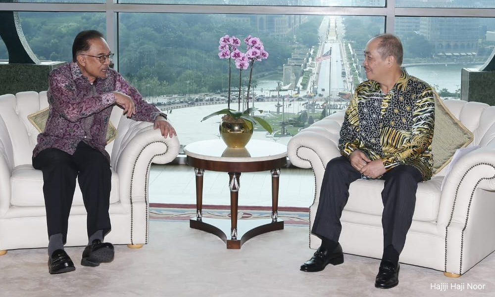 Anwar Cuba Damaikan Pergolakan Sabah, Hajiji Nampak Keberatan