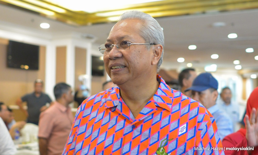 Axed Annuar pens cryptic message of watching Umno burn