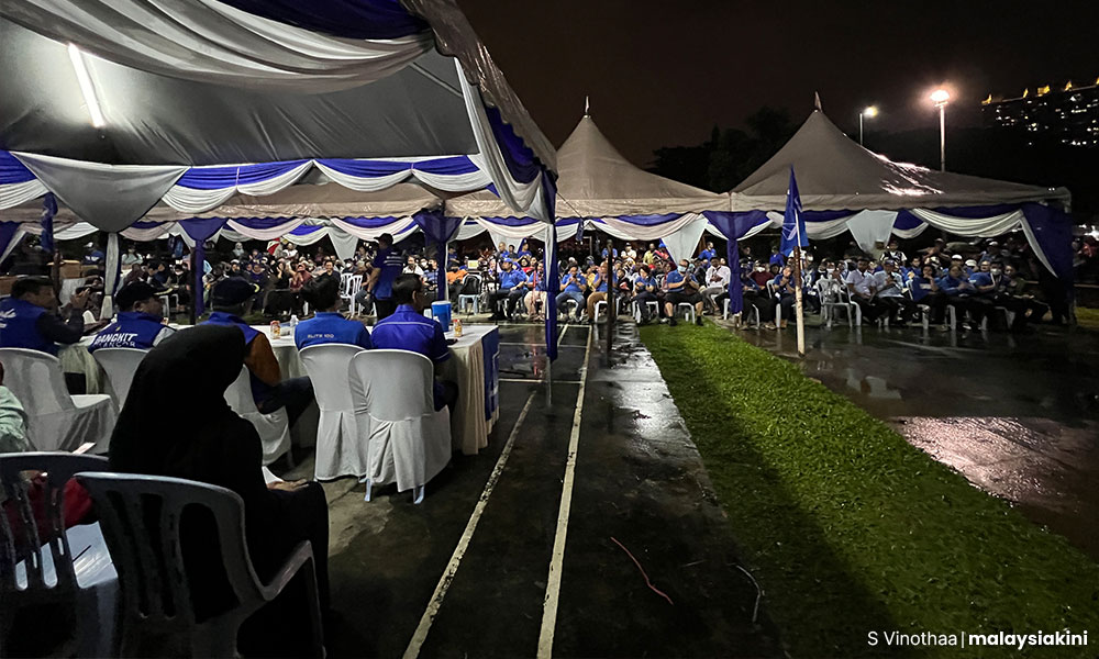 Ahead of GE15, Shah Alam folk hold cards close to their chest