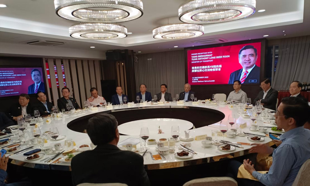 华团华商中文报与陆兆福交流,吴添泉力挺安华政府