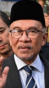 LIVE: Walkabout Perdana Menteri Anwar Ibrahim di Pasar Awam Tg Rambutan