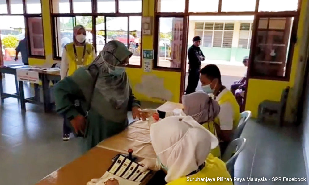 63pct voter turnout for Padang Serai, 54pct for Tioman as of 4pm