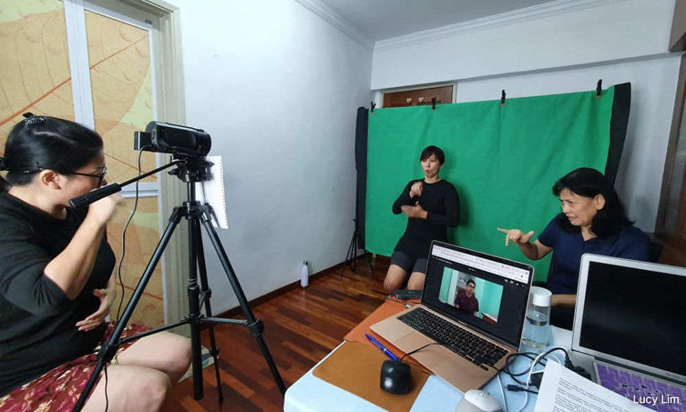 Interpreting Hannah: How sign language interpreter duo bridges two worlds - Vimarsana News