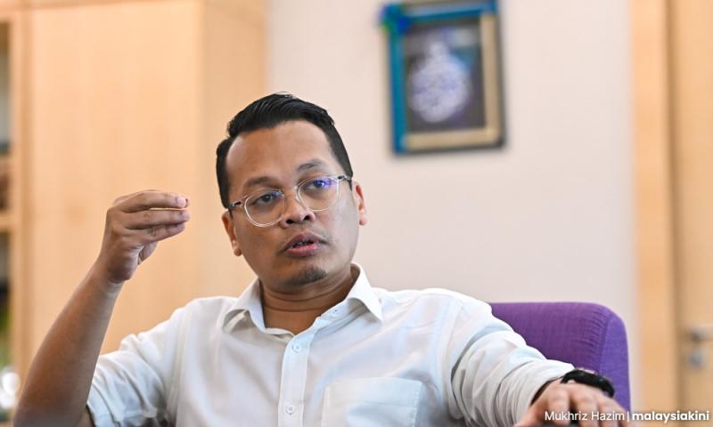 Nik Nazmi nafi pegawainya disiasat SPRM