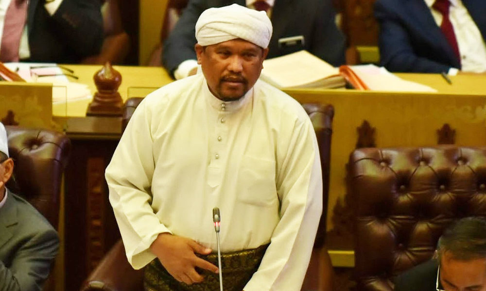 T'ganu Syariah amendments to punish women acting as men