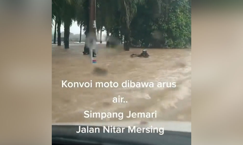 Superbikers narrowly escape flood waters in Mersing