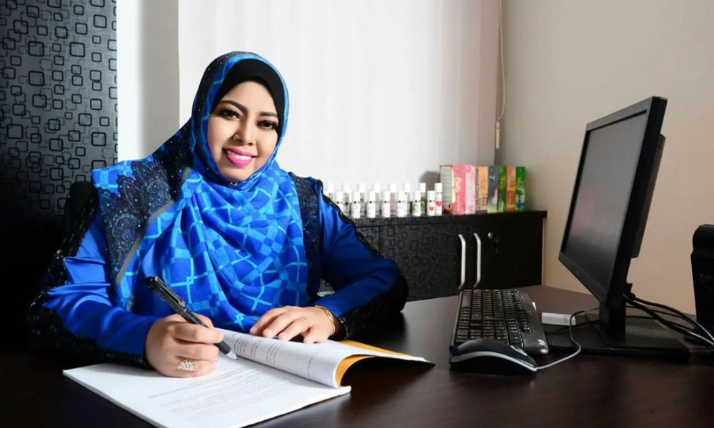 Penulis Andai Itu Takdirnya, Siti Rosmizah kritikal akibat Covid-19