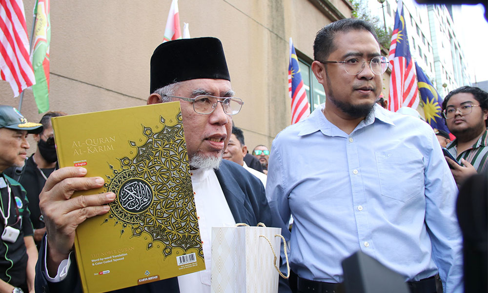 Muslim groups urge Swedish envoy to read Quran, find message of peace