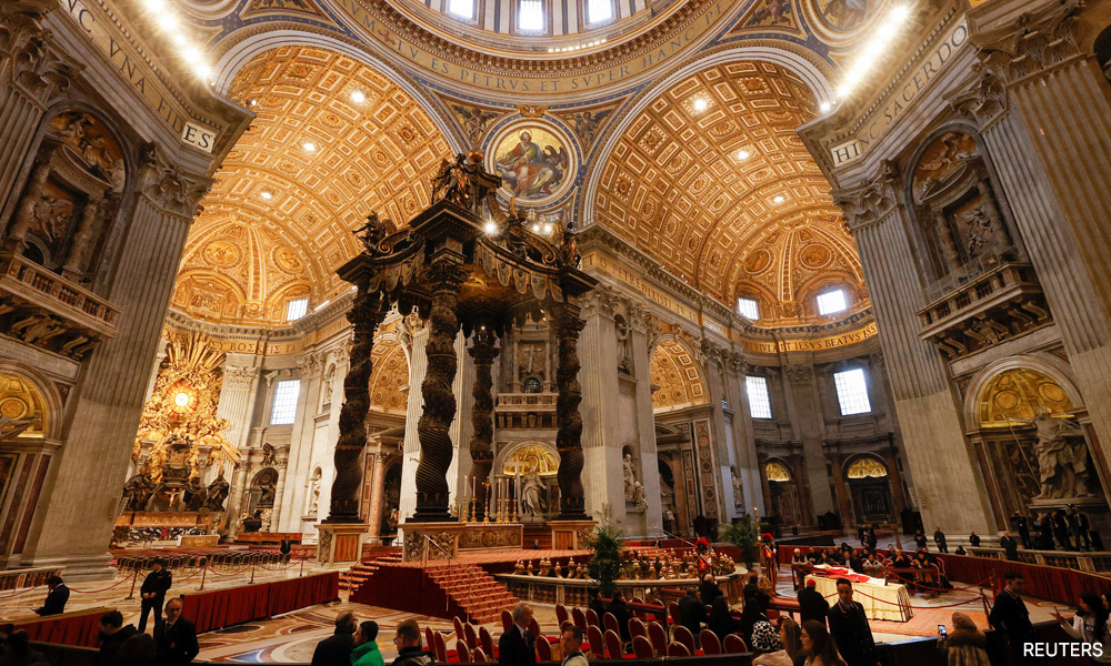 Tens of thousands view body of former Pope Benedict