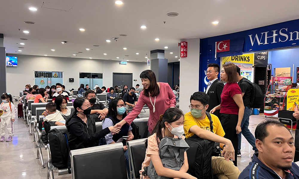 134驻柔教师买不到机票，教部包机安排回诗巫过年