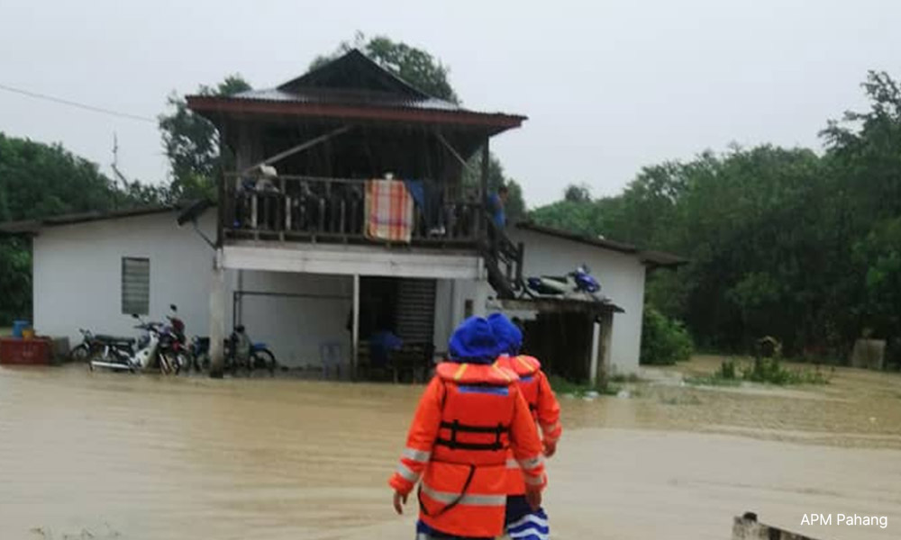 Daerah Kuantan mula dilanda banjir