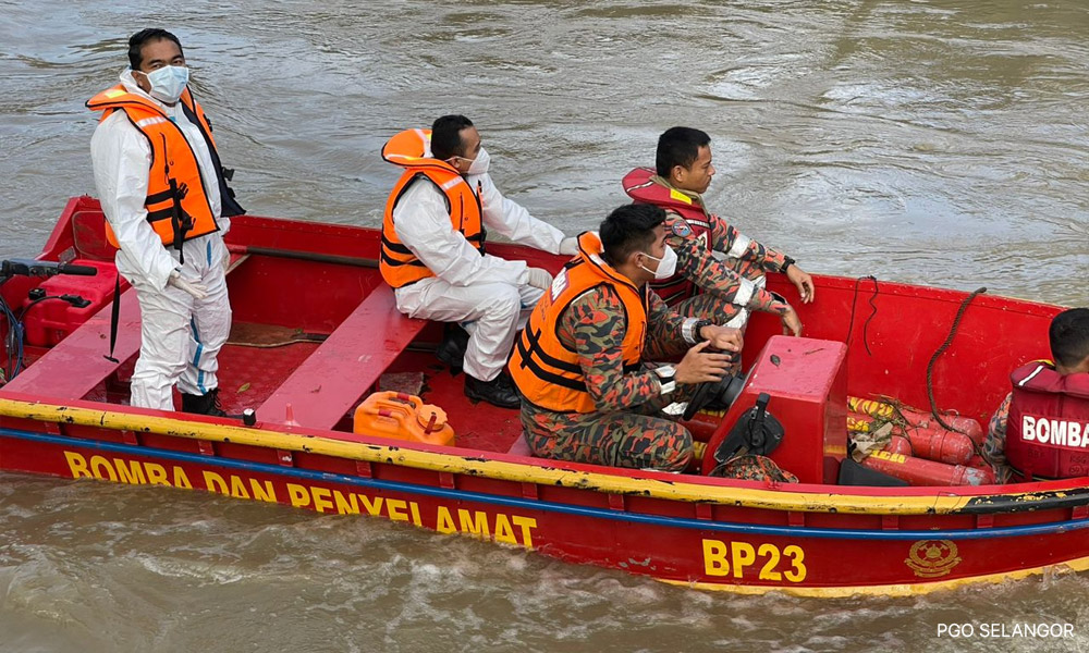 Dua lelaki lemas ketika mencari kepah