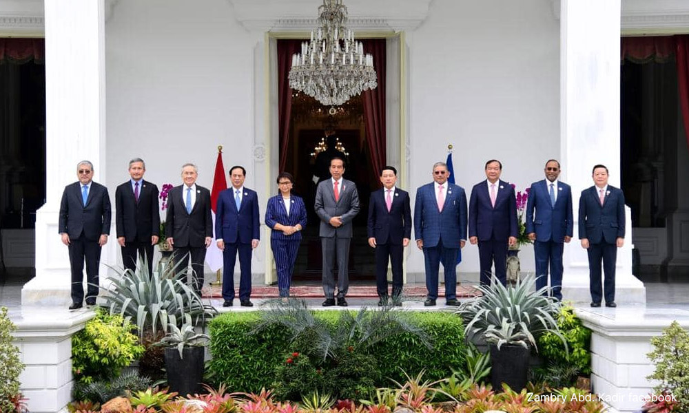 Cooperation, regional stability among agenda at AMM retreat - Zambry