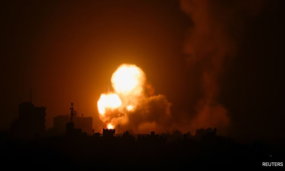 Israeli missile hits Damascus building, 5 dead - witnesses, army