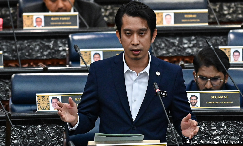 阿当支持校园“挺巴周”,“免他人趁虚而入误导学生”