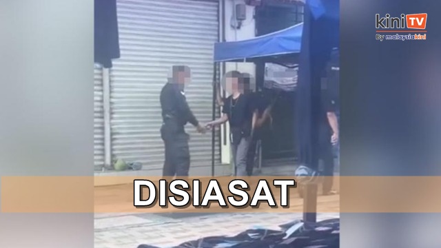 Video polis terima 'sesuatu' secara mencurigakan disiasat