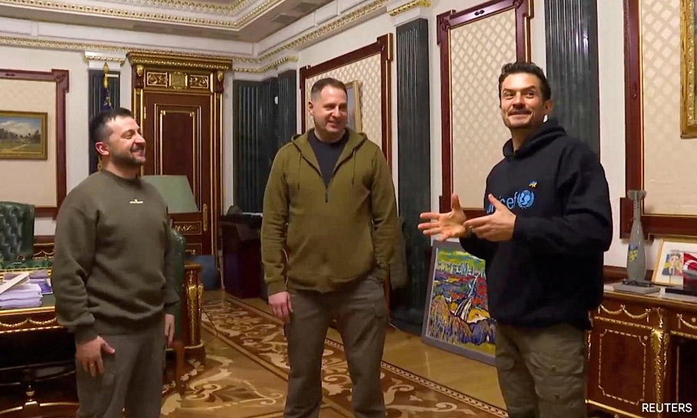 Movie star Orlando Bloom visits children's centre in Kyiv