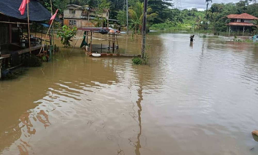 Mangsa banjir di Sarawak meningkat lebih 1,000 orang
