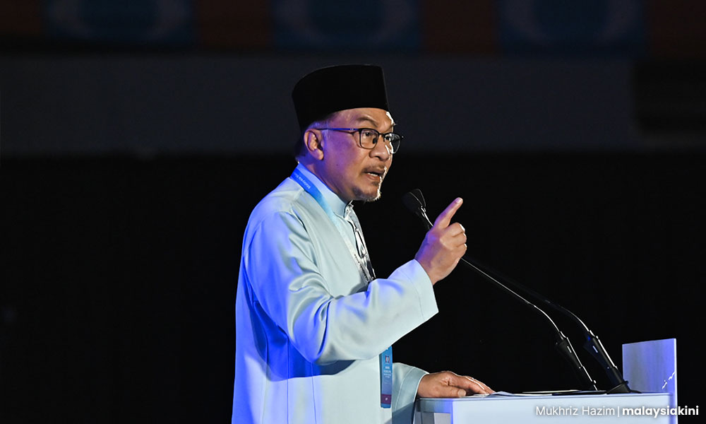 PM says will not be unjust in crackdown on corruption