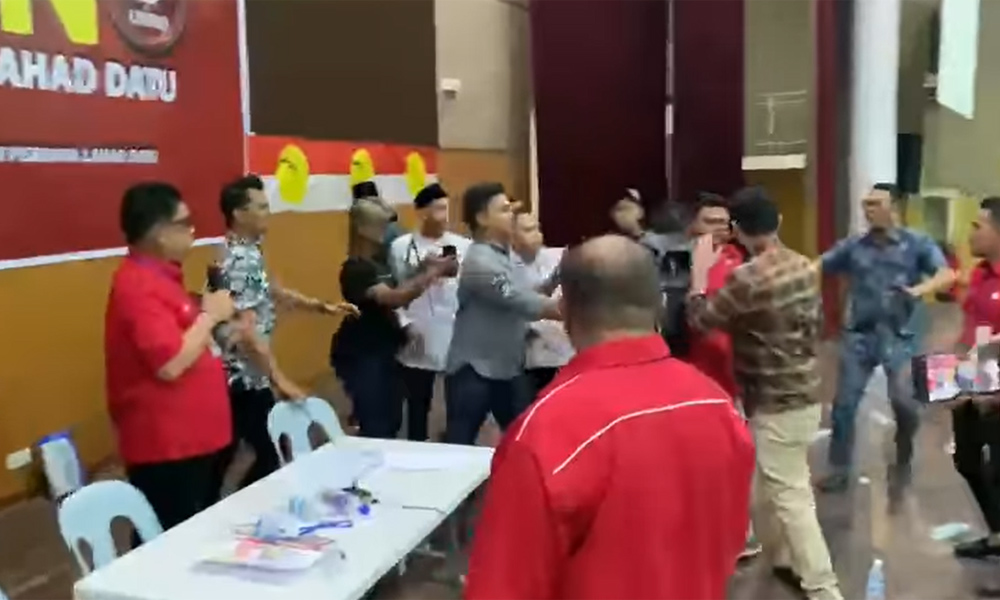 巫统拿笃区部改选爆斗殴,两人受伤