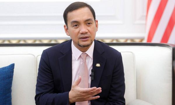 Johor Umno Youth, veterans come to Onn's defence over 'no DA