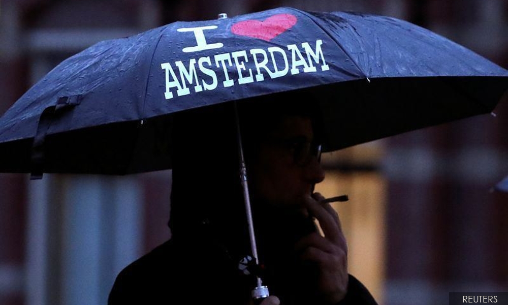 Amsterdam's red light district starts marijuana smoking ban