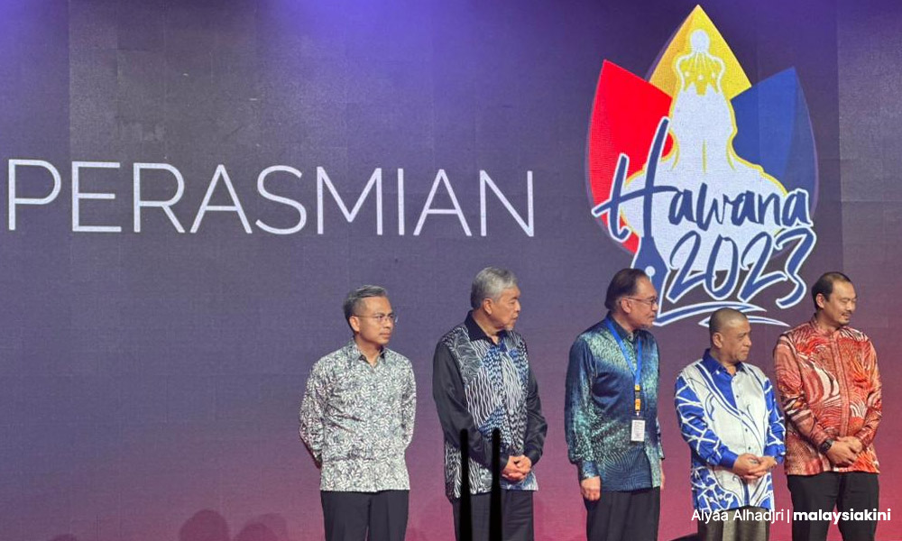 PM: Media welcomed to criticise govt, no need to self-censor