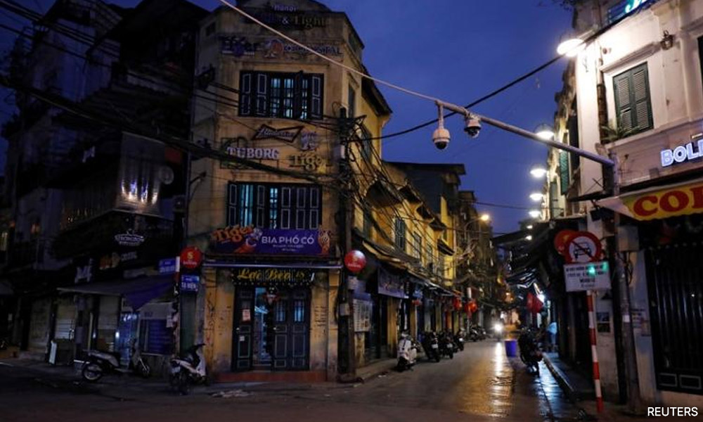 Vietnam capital dims street lights to save energy during heatwave