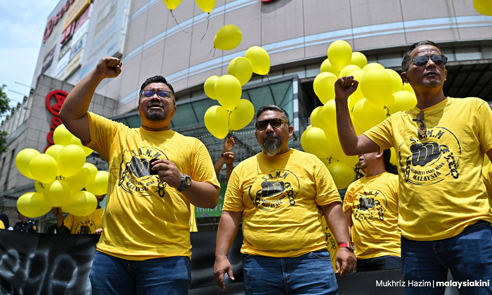The streets will bring down 'national clown' Anwar, says PN-linked group