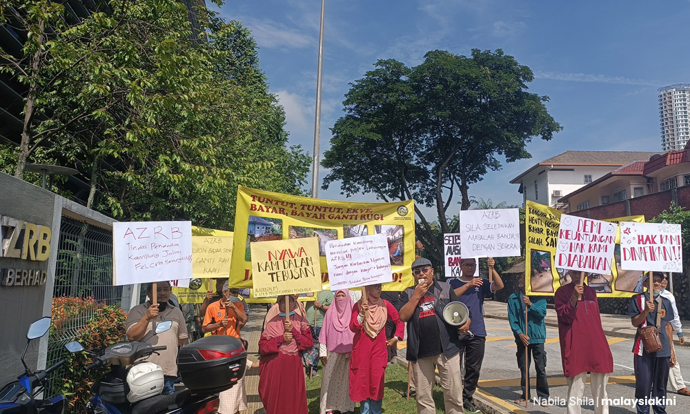 Residents stage protest, demand compensation for flood damage