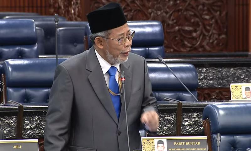 雷尔追问拖欠印刷商课题，伊党议员动怒感“心痛”