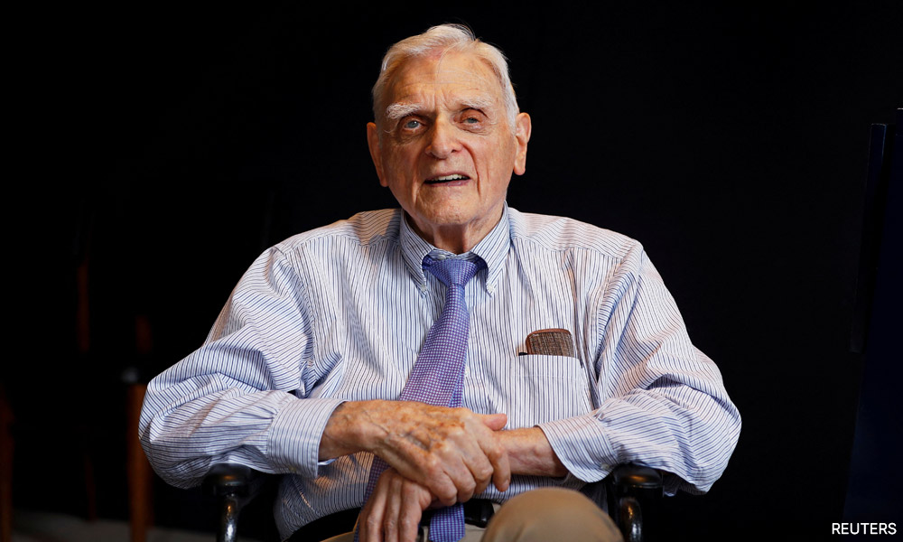 Lithium-ion battery pioneer Goodenough dies at 100