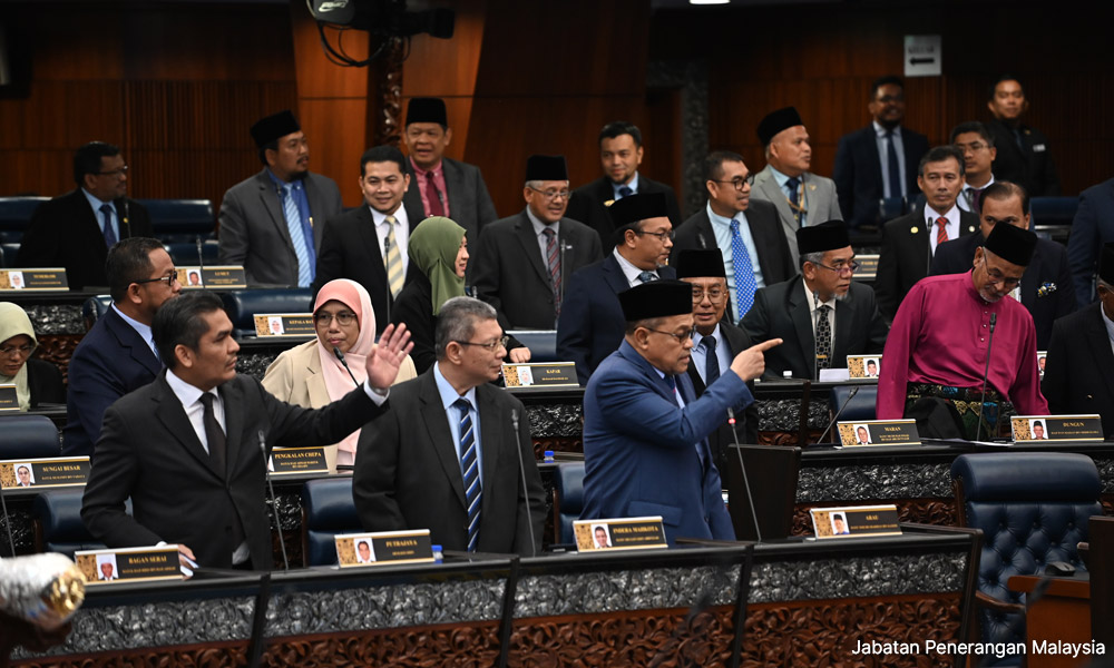 国盟反对辩论稽司报告掀骂战，政府议员讽“怕了”